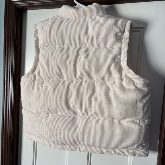 Cropped Cream Puffer Vest - Picture 6 of 9